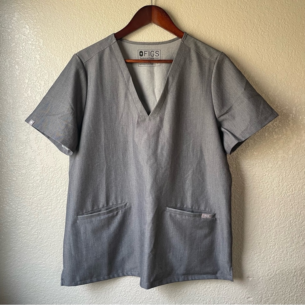 FIGS Technical Collection Womens Large Gray Casma Three Pocket Scrub Top